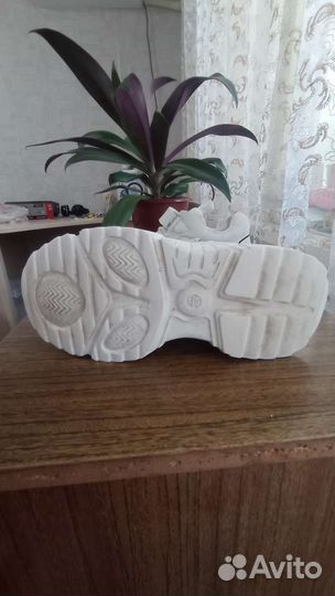 Кроссовки для девочки