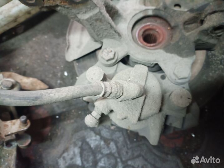 Передний правый суппорт Renault Logan 2