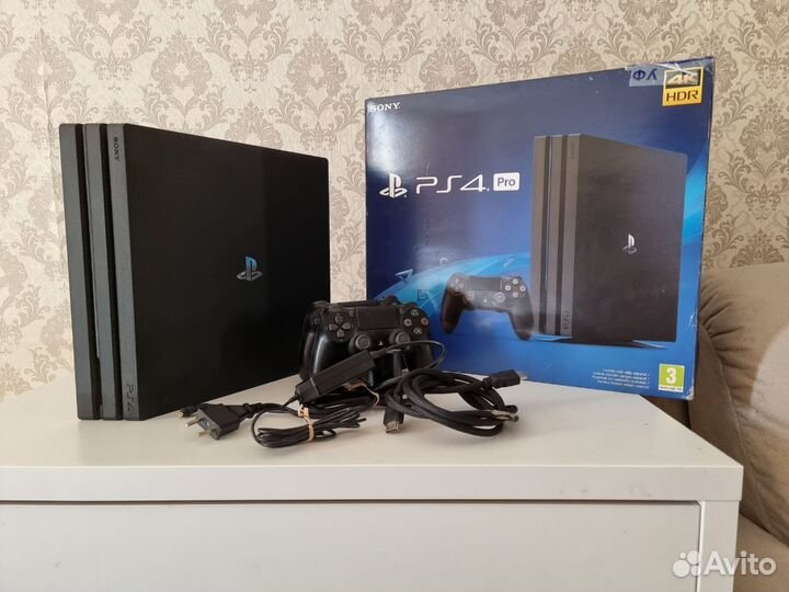Sony ps4 pro 1tb 7216B (2 геймпада + зарядка)