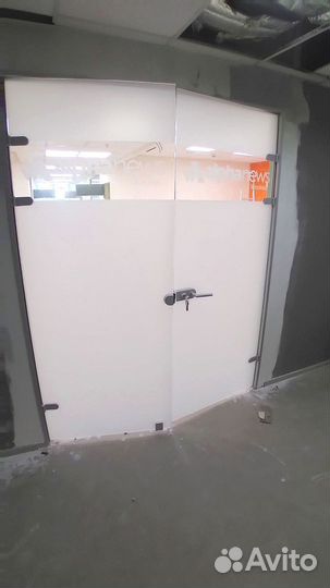 Стеклянная дверь по Вашему проекту