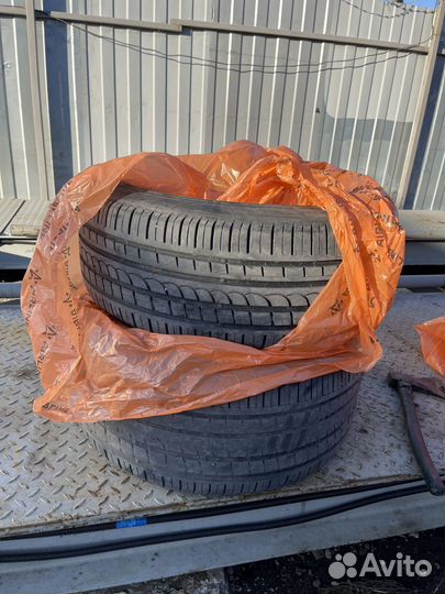 Pirelli P Zero Rosso 275/40 R19