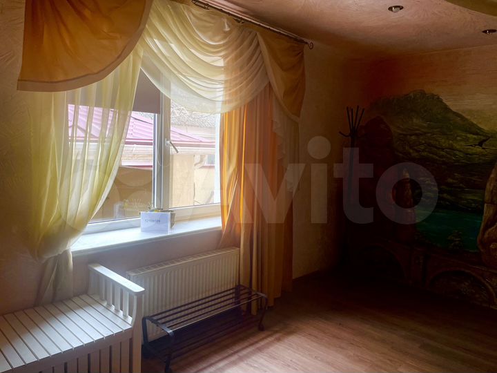 Дом 180 м² на участке 6 сот.