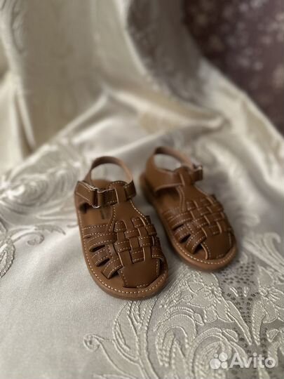 Сандалии для девочки