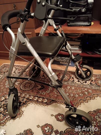 Ходунки для взрослых с колесами