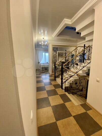 Дом 360 м² на участке 12 сот.