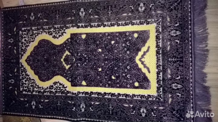 Велюровый коврик с необычным рисунком