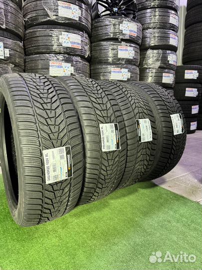 Hankook Winter I'Cept Evo 3 W330 245/45 R20 и 275/40 R20 103V