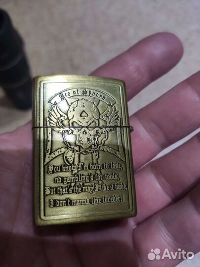 Зажигалка бензиновая с черепами