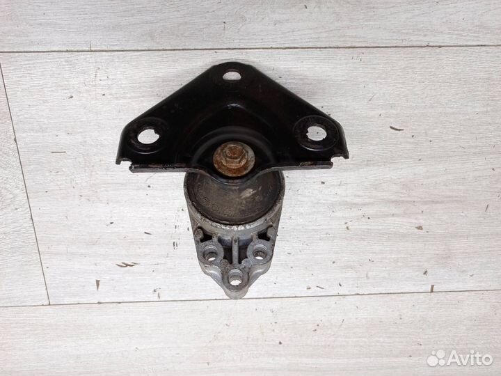 Опора двигателя правая Ford Fiesta 5 / Fusion