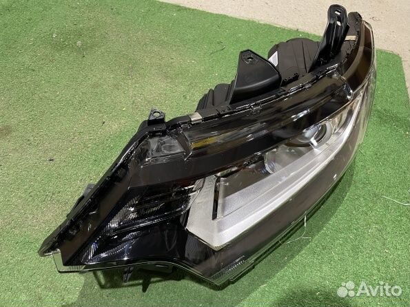 Фара левая Mitsubishi Outlander 3