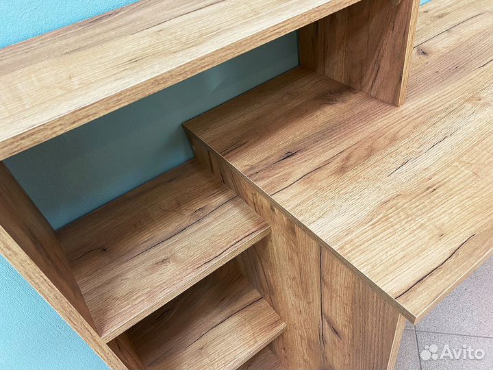 Стол с полками