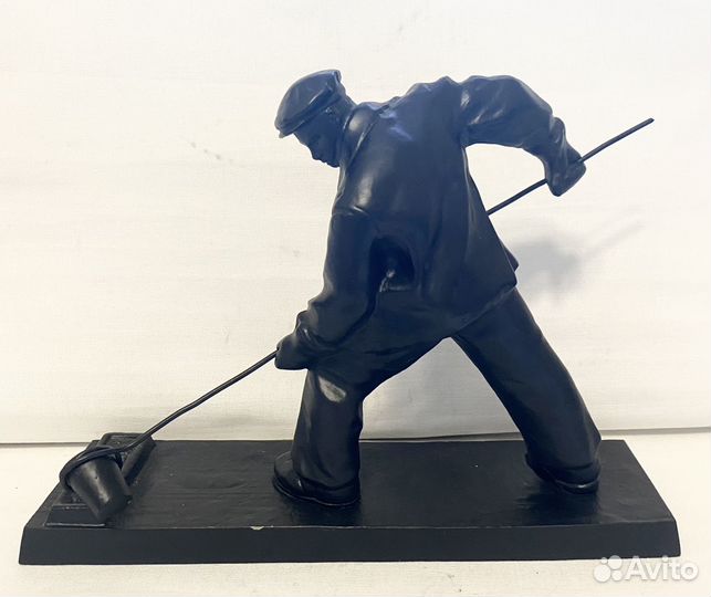 Чугунное литьё касли. Статуэтка Литейщик