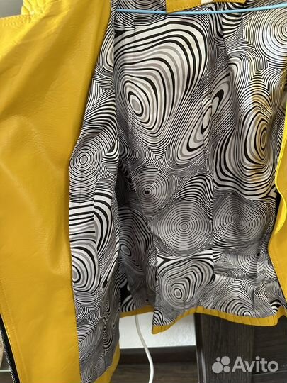 Желтая кожаная куртка