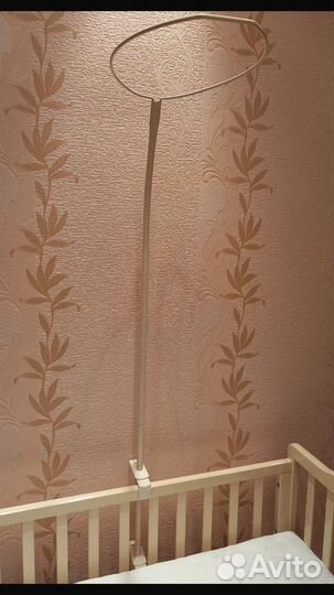 Детская кроватка с маятником