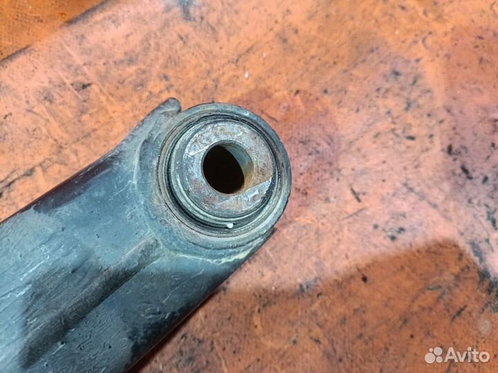 Рычаг задний нижний Mitsubishi Pajero V65W