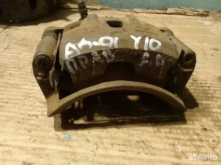 Суппорт правый Nissan AD Y10 1997г