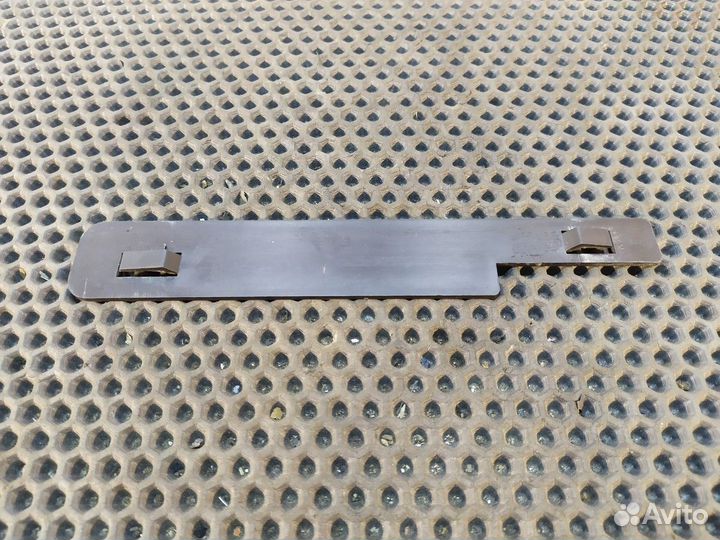 Накладка двери левой