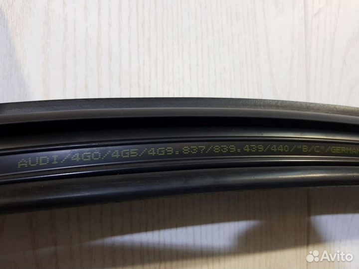 Направляющая стекла передней правой двери Audi A6 S6 C7 2011-2018