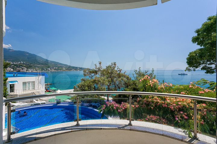 3-к. квартира, 142,3 м², 3/8 эт.