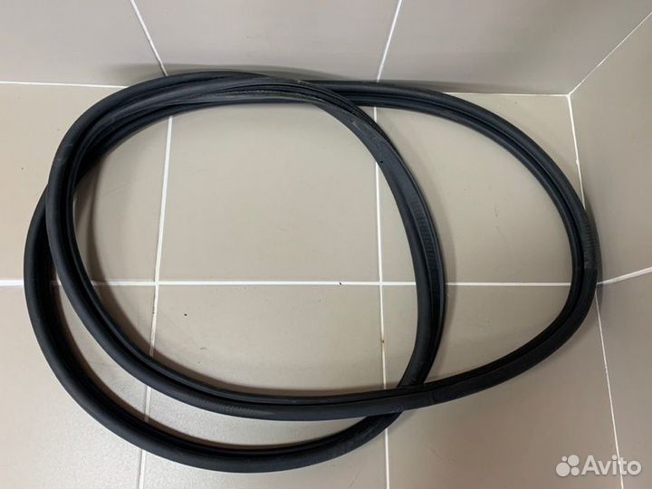 Уплотнительная резинка двери багажника задняя