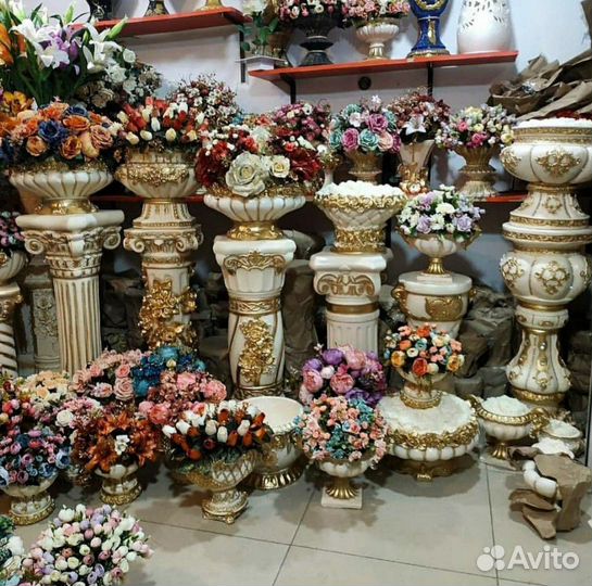 Вазы на колонах и Статуи