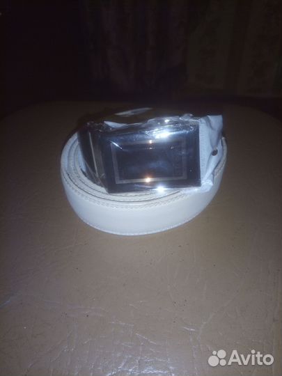 Мужской кожаный ремень белый