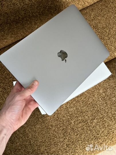 Macbook air 13 2020 i3 256gb