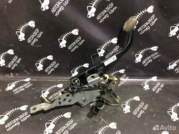 Педаль сцепления Ford Focus 3 хетчбэк 1 2011