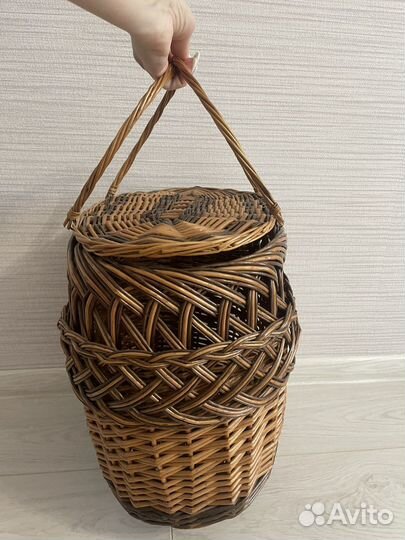 Плетенная корзина с крышкой