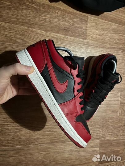 Nike Air Jordan 1 low varsity red