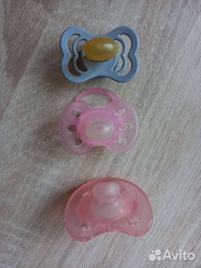 Пустышки 0-6 мес Bibs, Phillips, Chicco как новые