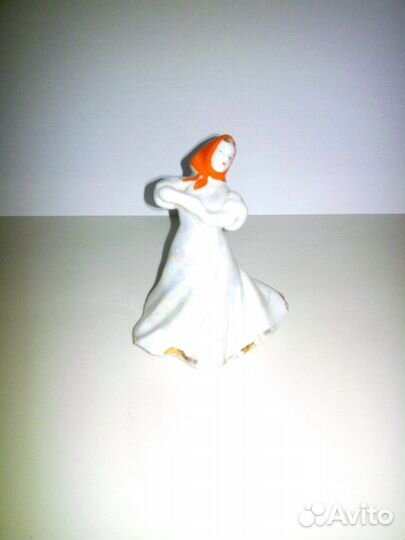 Фарфоровая статуэтка Плясунья