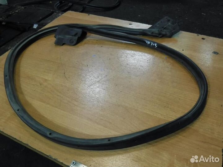 Уплотнитель проёма Legacy Outback B13