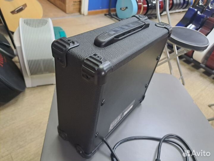 Комбоусилитель для бас гитары 20Вт