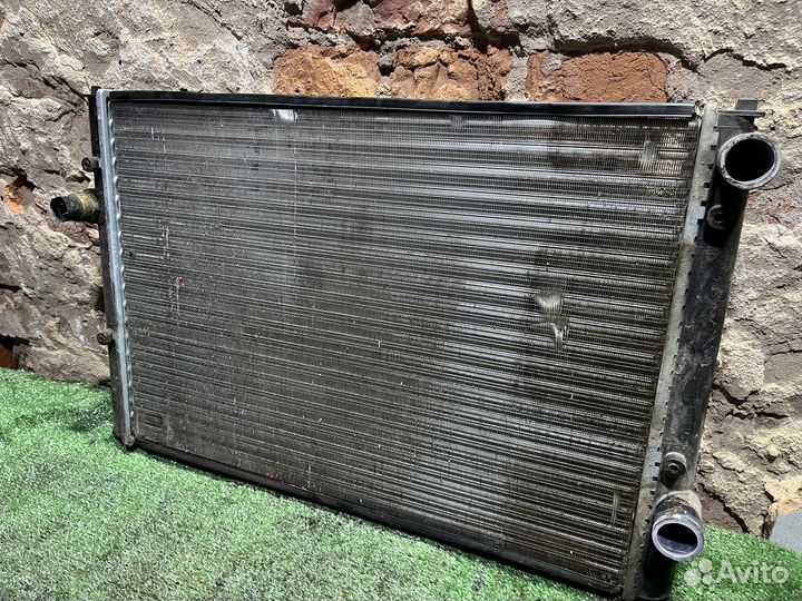 Радиатор основной передний Vw Passat B4 1993-1996