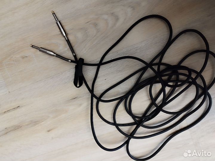 Акустическая гитара