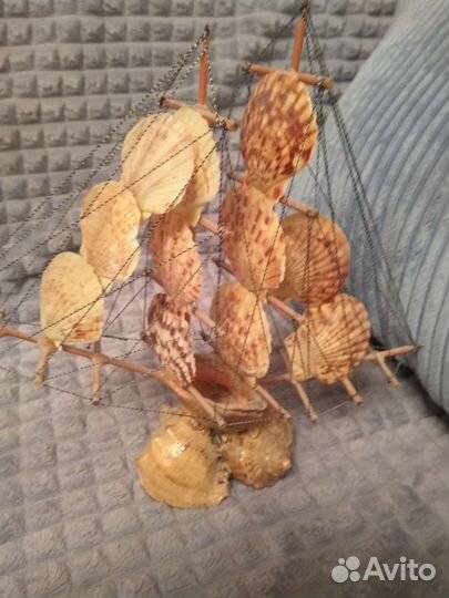 Фигурки из ракушек - кораблики, собака