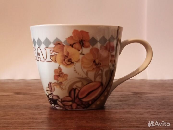 Чайные чашки с блюдцами, фарфор