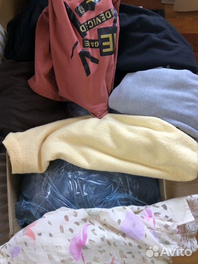 Женские вещи коробкой