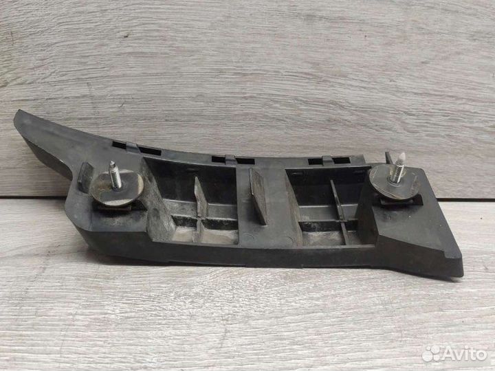 Кронштейн бампера Mercedes C W204