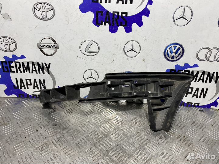 Кронштейн бампера задний правый VW Touran 1