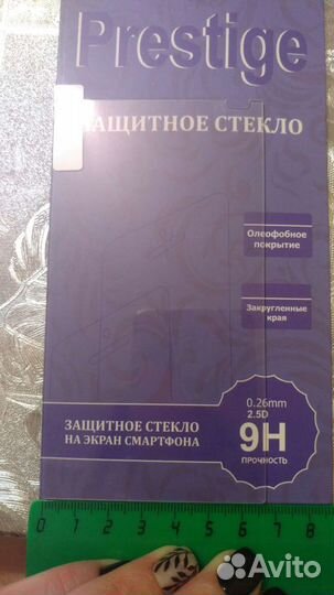 Защитное стекло на экран телефона