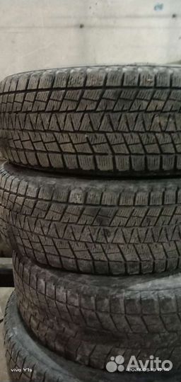 Bridgestone Blizzak DM-V1 215/65 R16