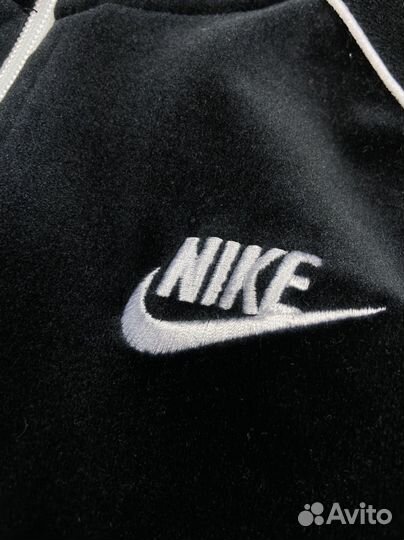 Велюровая олимпийка Nike