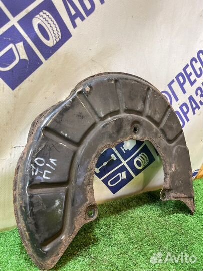 Кожух тормозного диска передний левый Volkswagen