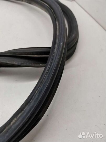 Уплотнитель крышки багажника (Chevrolet Cruze)