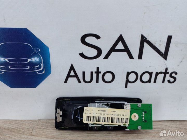 Плафон подсветки салона задний левый Bmw X5 Рест