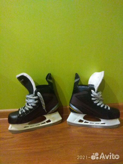Коньки 38.5 Bauer Pro