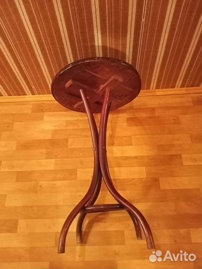 Антикварный столик кофейный