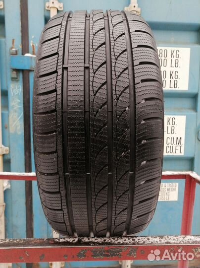 Minerva S210 Ice Plus 235/35 R19 127Q